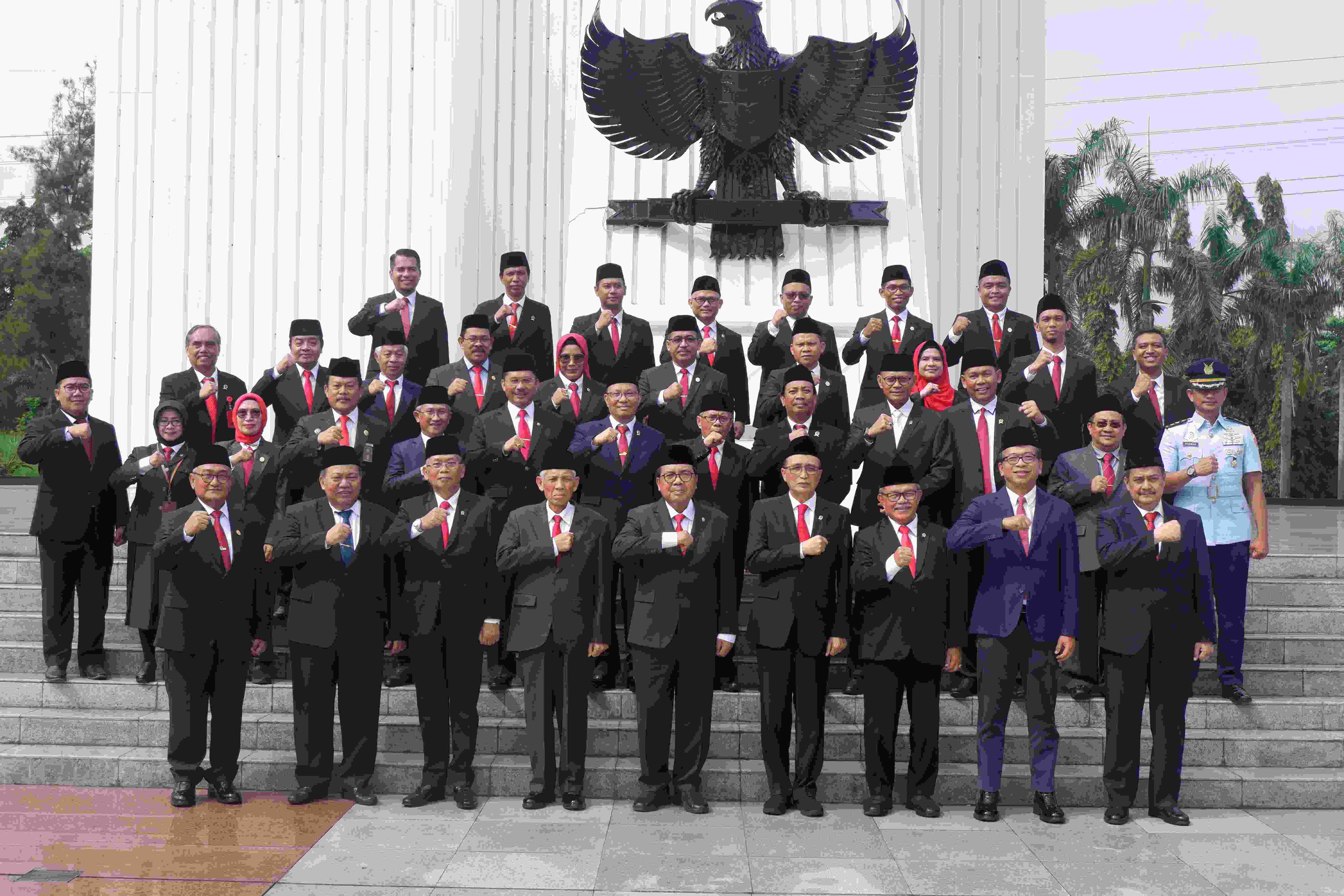Ziarah dan Tabur Bunga di TMP Kalibata Jakarta