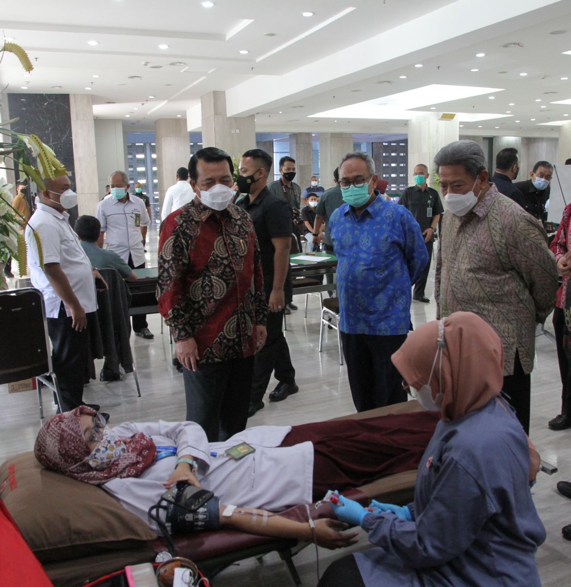 DONOR DARAH DALAM RANGKA HUT IKATAN HAKIM INDONESIA KE 68