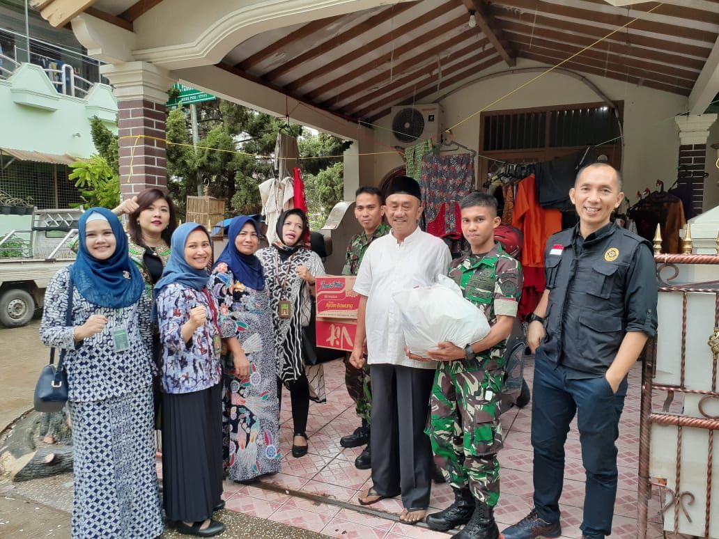 PP IKAHI DATANGI KEDIAMAN WARGA PERADILAN SERAHKAN BANTUAN