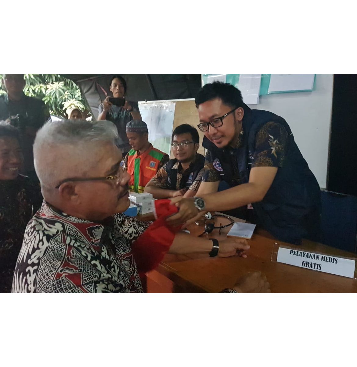 KETUA MA BERI SEMANGAT TIM POSKO BANJIR PP IKAHI